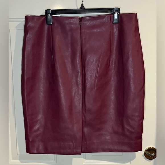 NWT J.Crew Burgundy Faux Leather Pencil Skirt Lined Classic Midi Size 16 - Picture 2 of 5
